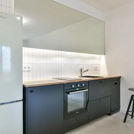Modern Apartment *